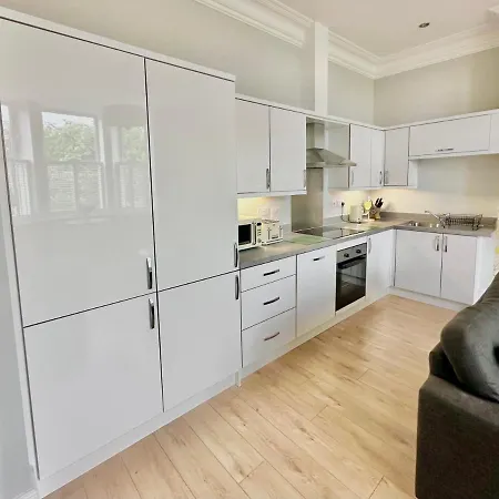 Moorgate View With Free On Street Parking