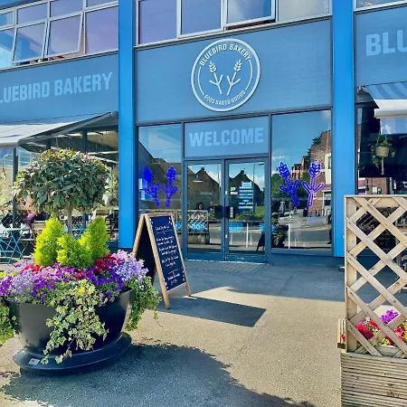 Moorgate View With Free On Street Parking *