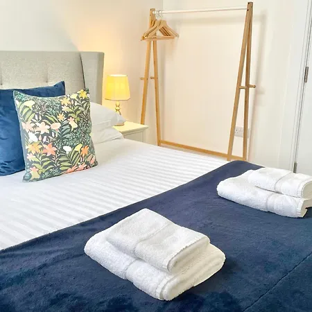 Moorgate View With Free On Street Parking דירה *