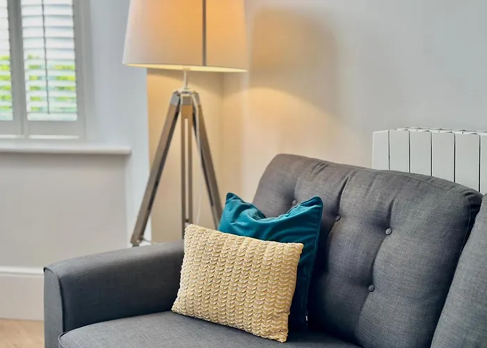 Moorgate View With Free On Street Parking *