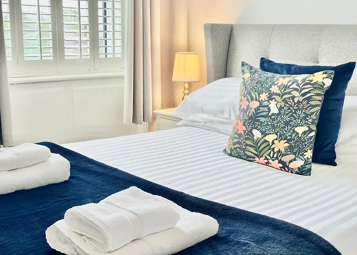 Moorgate View With Free On Street Parking *