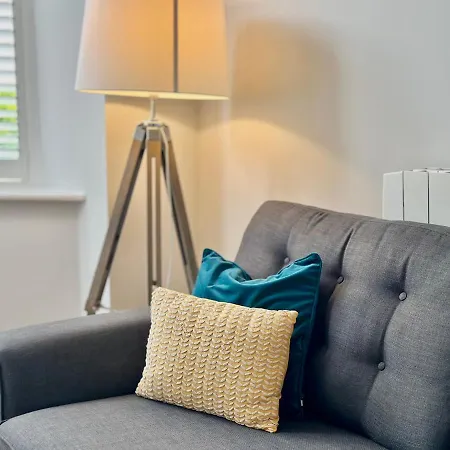 Moorgate View With Free On Street Parking *