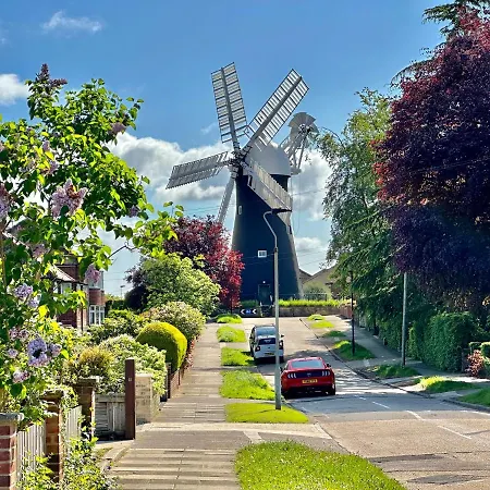 Moorgate View With Free On Street Parking *